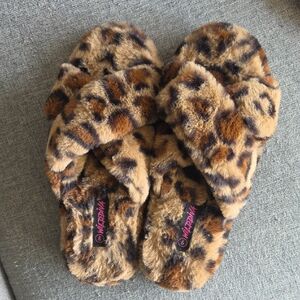 Fuzzy Leopard Print Crisscross Slippers